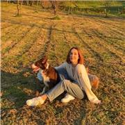 Doy clases particulares tanto a primaria como secundaria, tengo titulación como educadora y un máster en intervención